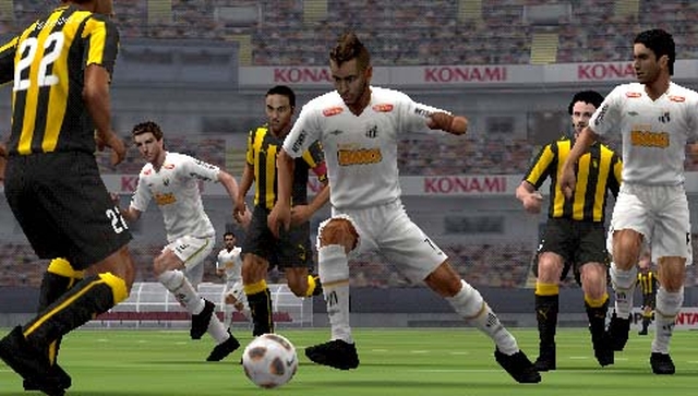 Pro Evolution Soccer 2012 3D (3DS) image